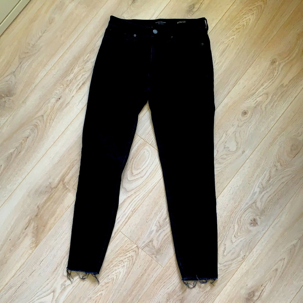 Mid-Rise Skinny Ankle Jean with Raw Hem Sz 27